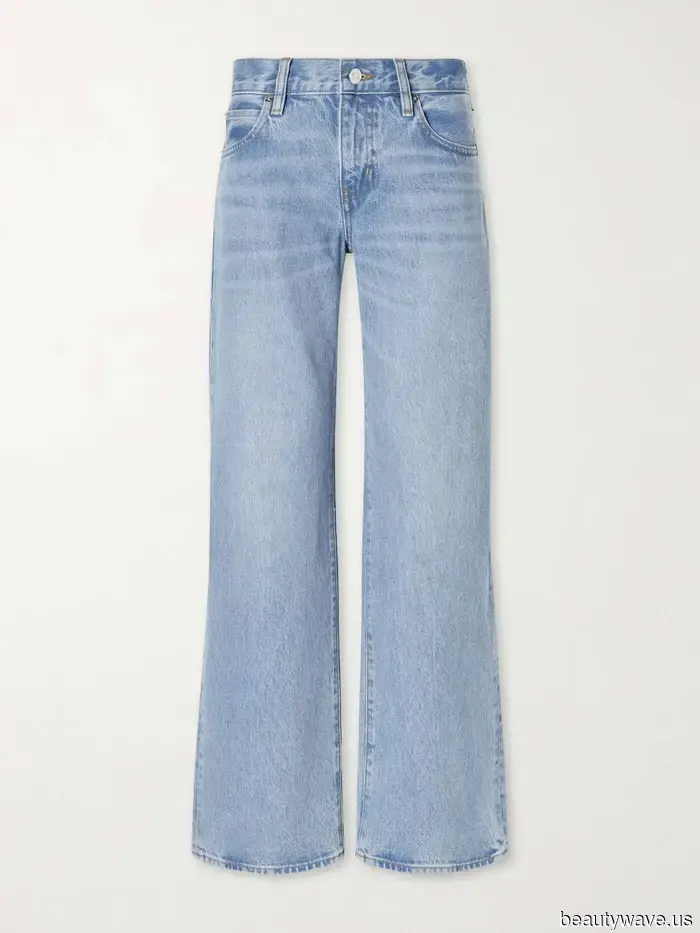 Light-wash jeans were a prominent feature at the Dior show—these shoes will give them a stylish touch for 2026.