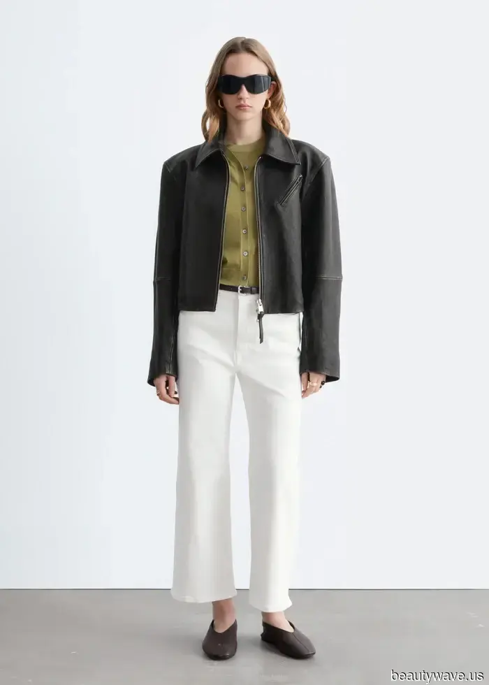 The official coolest jeans color to pair with sandals this year has just been announced.