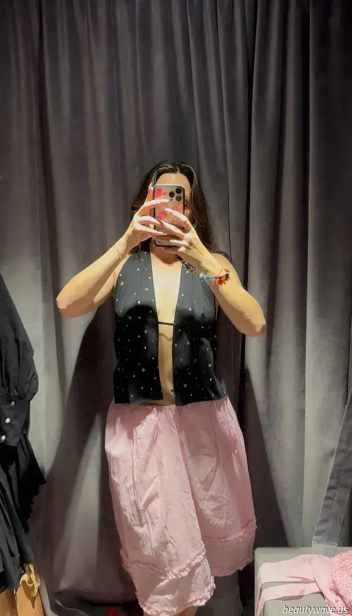 In Spagna, ogni donna alla moda possiede questa maglietta in più di un pezzo