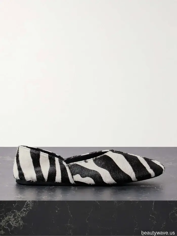 From Paris to New York, here are 9 stylish ballet flat trends that fashion-forward girls are continuously sporting.