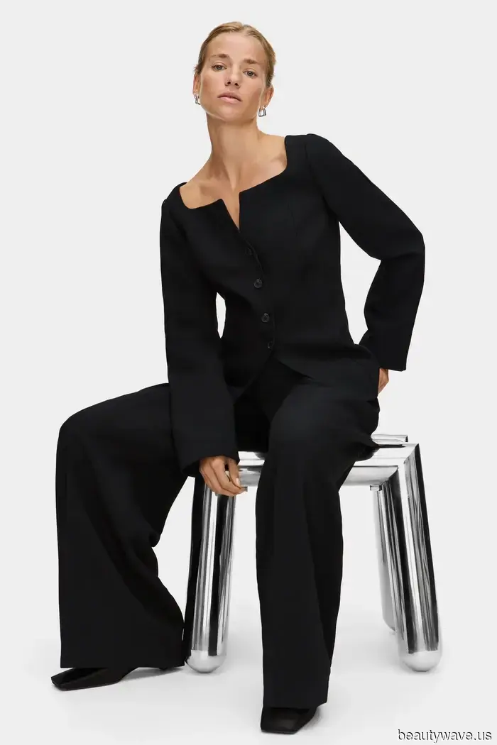 Jennifer Aniston Recently Sported the Stylish '90s Black Trouser and Shoe Pairing That Never Fails to Impress.