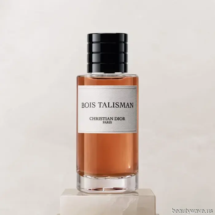 Wool Trench Coats, Tailored Trousers, and These 13 Gothic Fragrances—The Editor's Guide to a Dark Academia Autumn