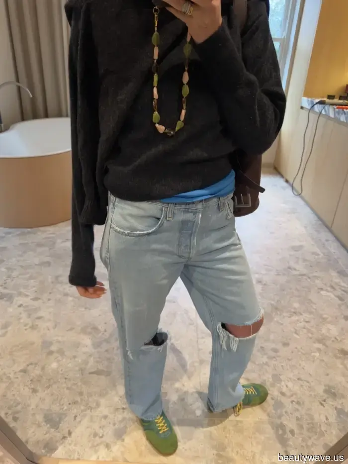 Los jeans rasgados están de moda&mdash;las chicas it en París y Oslo los llevan así en 2026