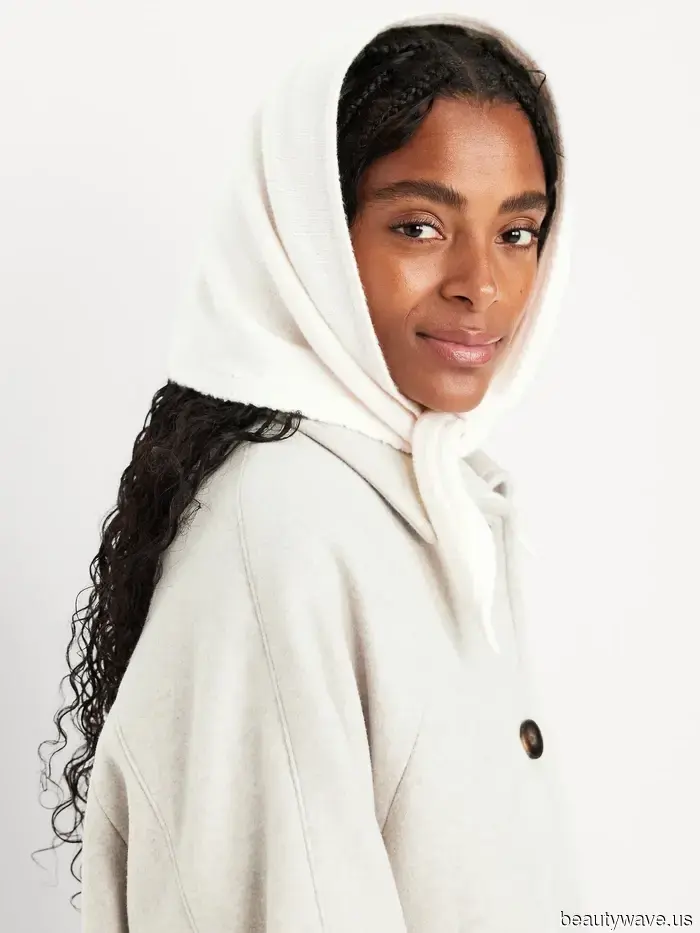 I noticed people sporting this scarf trend on the Upper East Side, so I decided to join in.