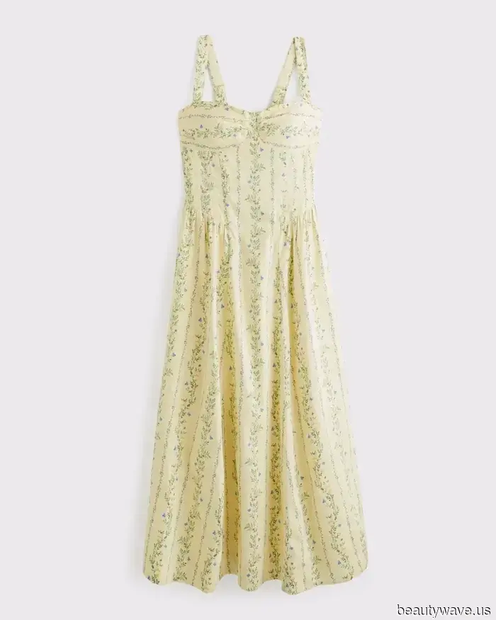 My friend inquired about what's currently trendy at Abercrombie, so I shared these 31 '90s-inspired sale items with her.