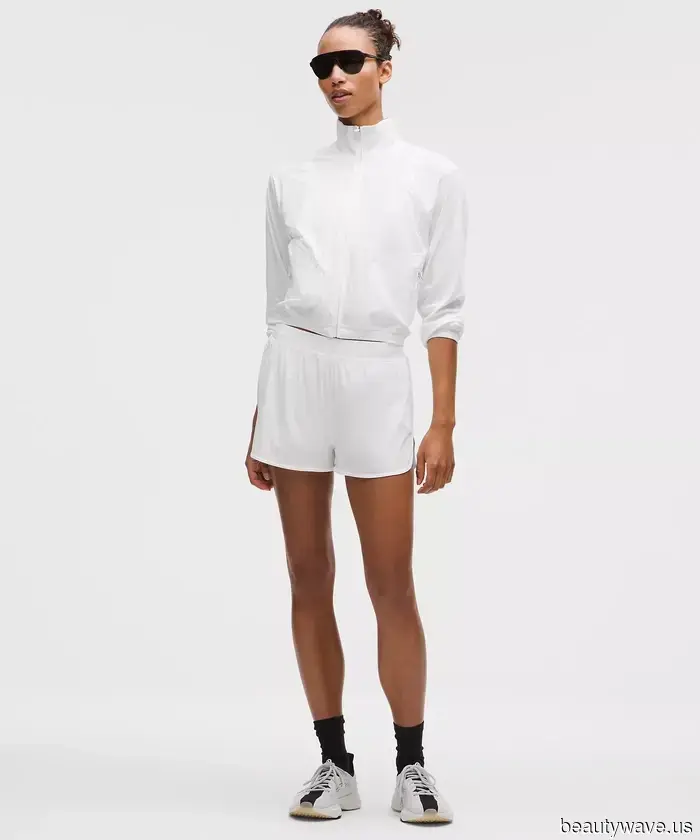 Da NYC a Parigi, questi outfit autunnali di transizione sono ufficialmente di tendenza