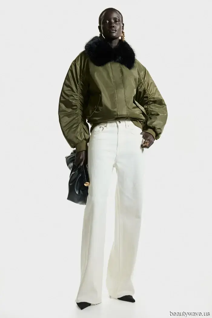 Sí, los jeans se ven bien con trenchs, pero los parisinos saben que se ven aún más elegantes con esta chaqueta&mdash;Estos looks lo demuestran.