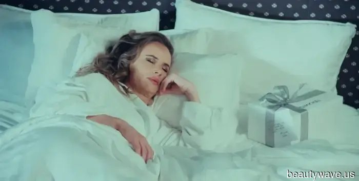 Simkhai’s Holiday Campaign Features Juliette Lewis—Explore the New Festive Occasion Wear Collection.