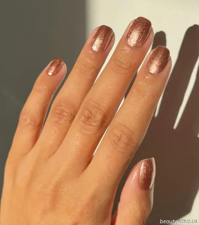 Es ist Zeit für eine neue Maniküre — „Chiffon“-Nägel sind offiziell die schickste Variante klassischer Neutraltöne.