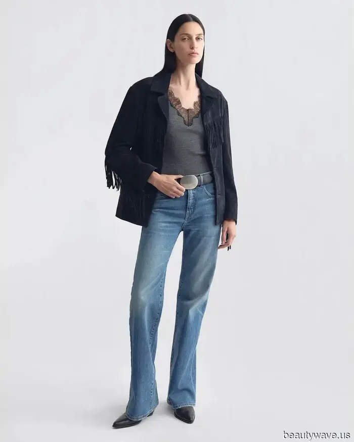 I jeans slim bootcut sono tornati&mdash;questa è la tendenza delle scarpe basse con cui stanno meglio
