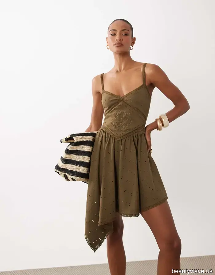 Spiacente, Minimalisti&mdash;Ogni Ragazza Cool Sta Indossando Questi 6 Mini Trend Massimalisti Questa Estate
