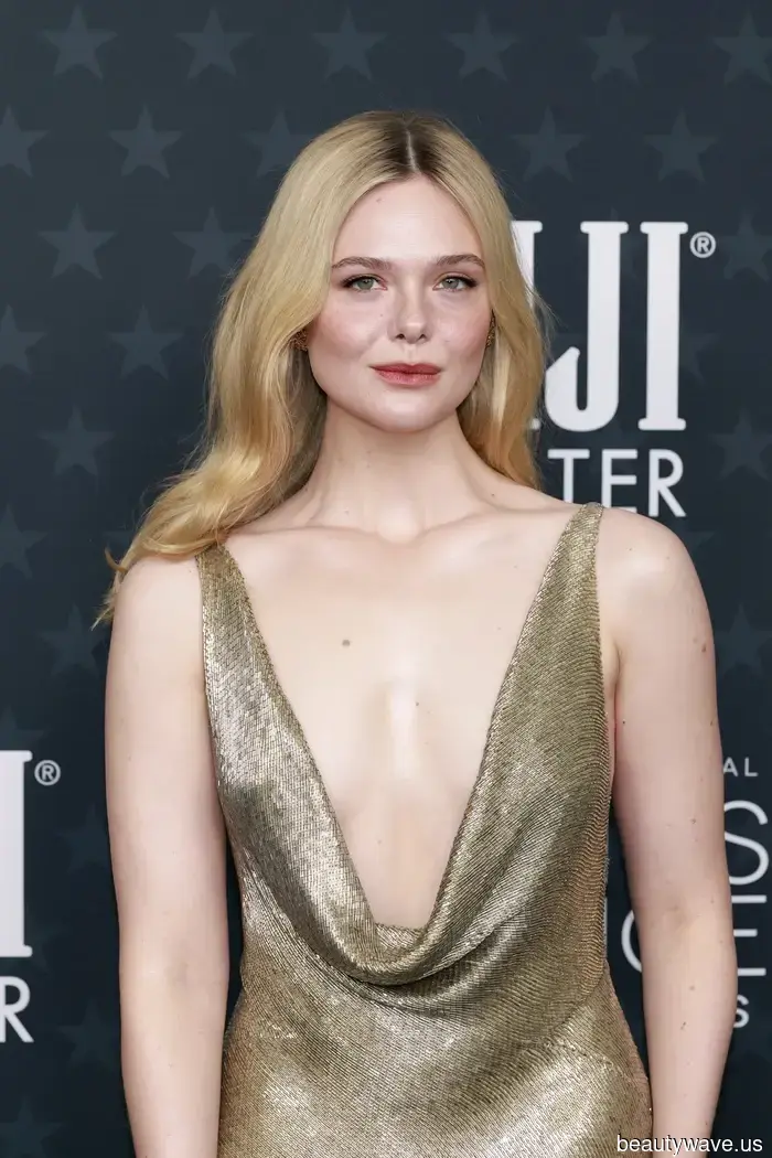 Nicht Pailletten, nicht Seide: Elle Fanning hat gerade den geschmolzenen Trend von 2026 auf dem roten Teppich gestartet.