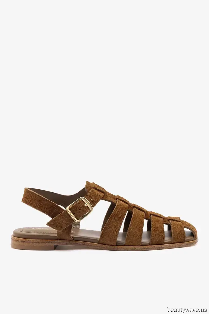 I work in fashion in NYC—here are the 7 summer shoe trends featured in my capsule wardrobe.