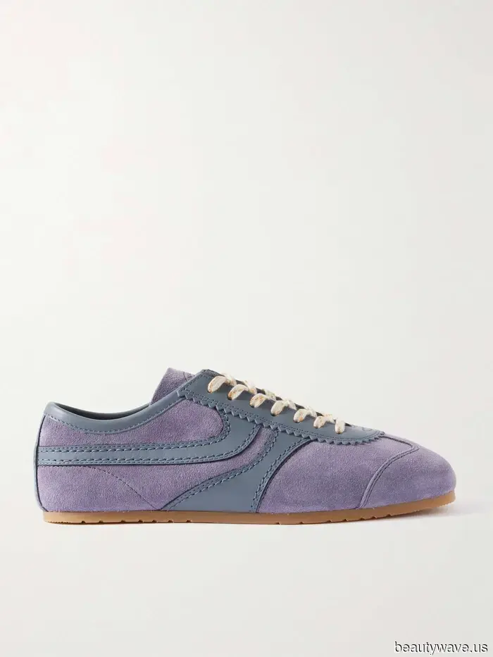 Шикарные французские женщины носят эти тренды плоской обуви с чем угодно в 2026 году.