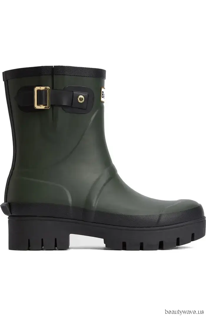 Predigo que estas botas clásicas vistas en la gente de moda de Londres dominarán las aceras de Nueva York este otoño.