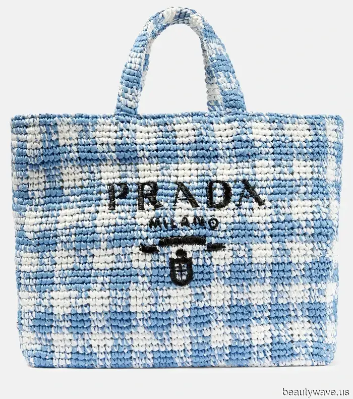 In der englischen Landschaft gesichtet: Die "hässlichen" It-Schuhe, die weiße Röcke cooler aussehen lassen als je zuvor…