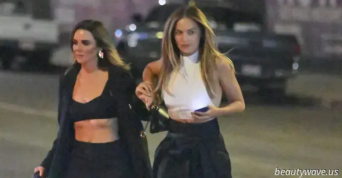 Pensé que las plataformas estaban pasadas de moda, pero Margot Robbie acaba de demostrar que siempre funcionan con este estilo de pantalones