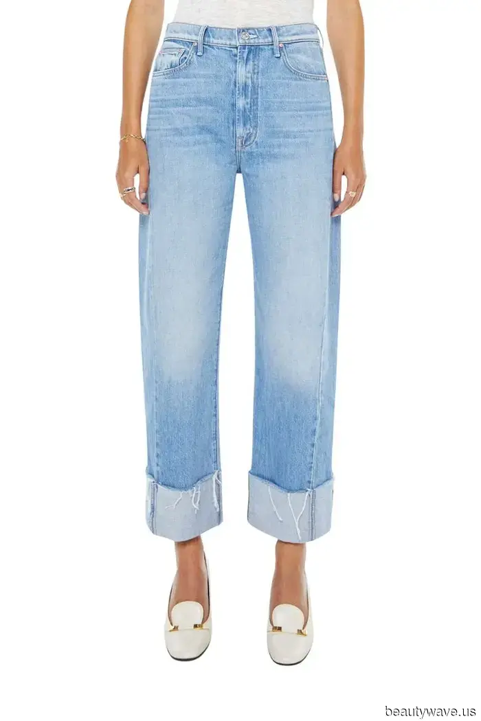 Donne eleganti nei loro 20 e 50 anni concordano: ecco come risvoltare i tuoi jeans