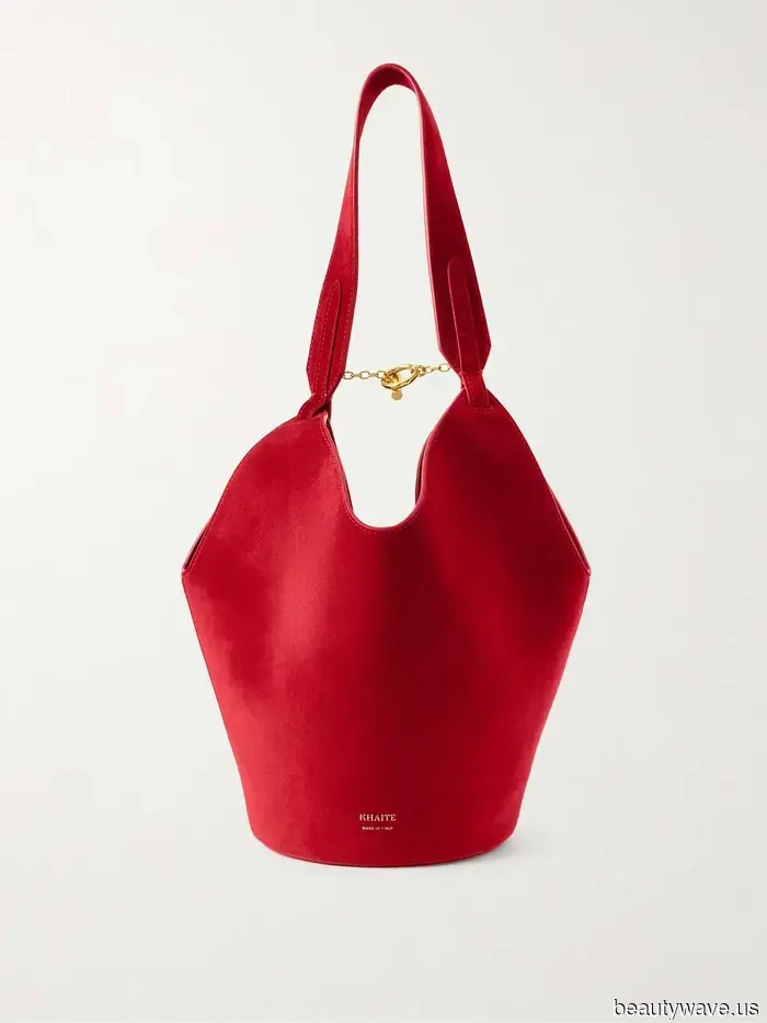 Forget about black totes—fashion experts are embracing these Spring bag color trends for 2026.