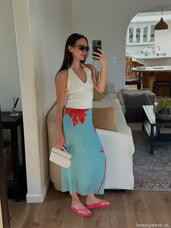 It's a Fact: Women in Paris and Los Angeles are all sporting this understated date-night ensemble.