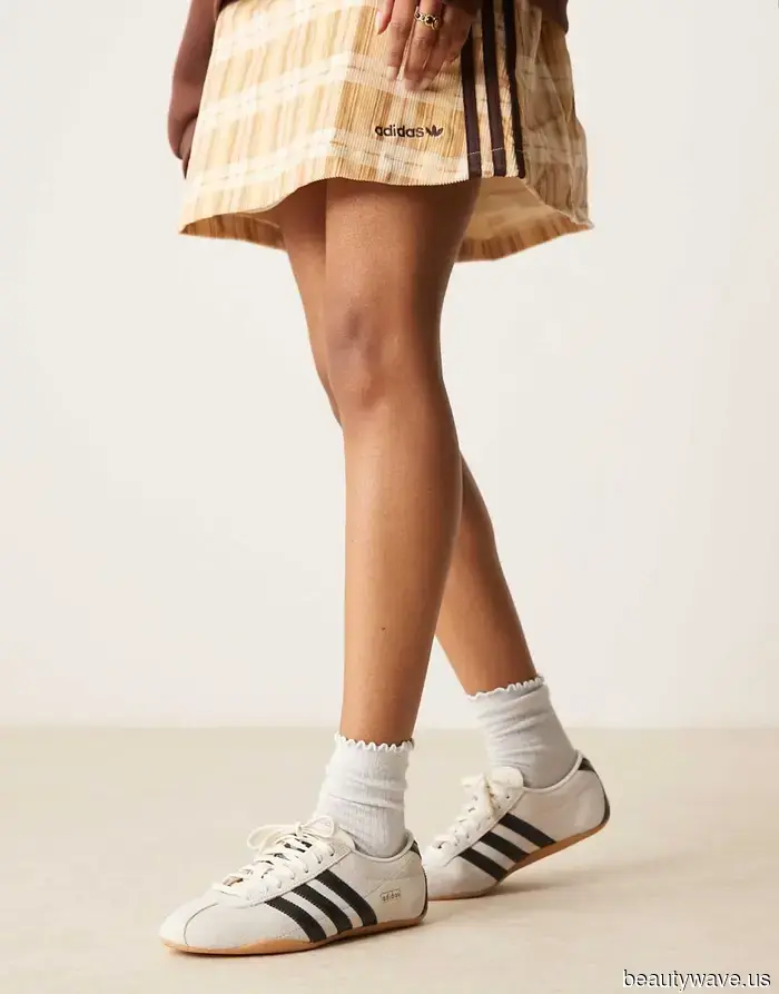 Everyone in my feed is sporting baggy jeans—here are the 7 shoes that they look most stylish with.