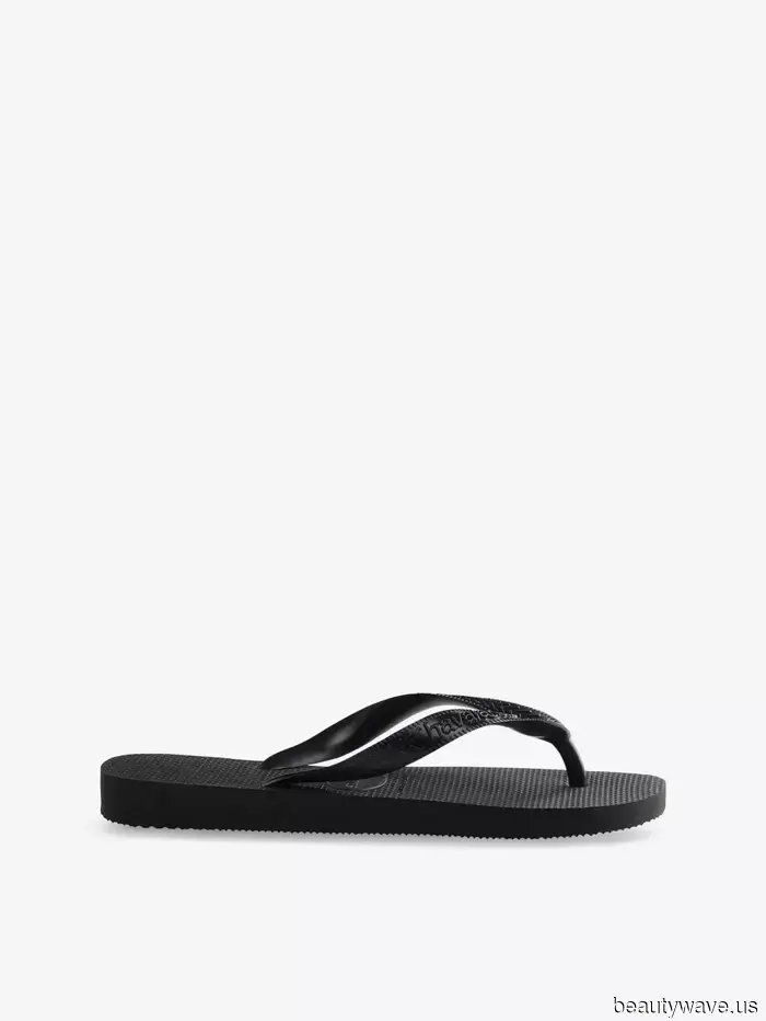 If you plan to wear leggings in 2025, please style them only in these ways, these ways, and these ways.