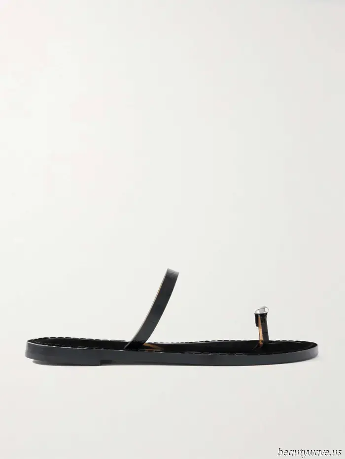 My colleague recently returned from Paris—she noticed this stylish trouser-and-shoe pairing on every street.