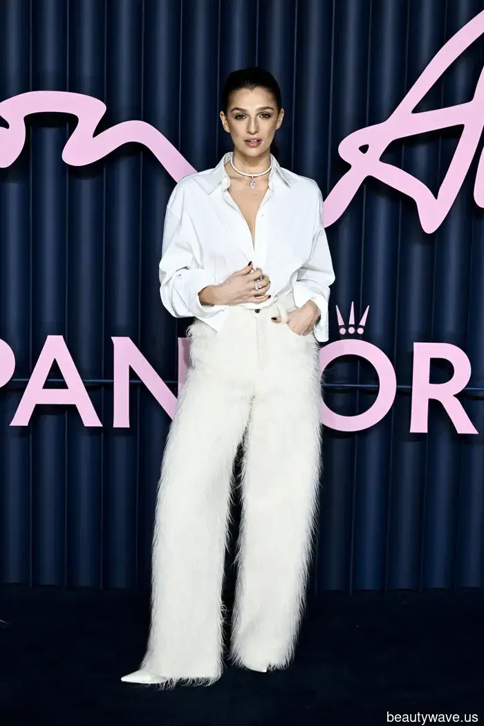 Avvistato sul Red Carpet a Londra: Il Basic Economico Che Puoi Comprare da M&S, Zara e H&M