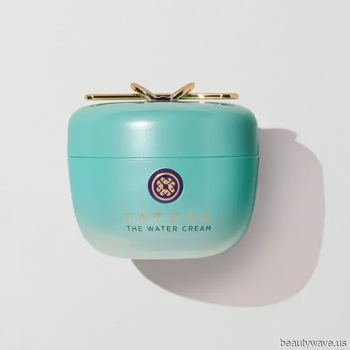 No joke, this moisturizer makes my skin feel as smooth as butter when applied.