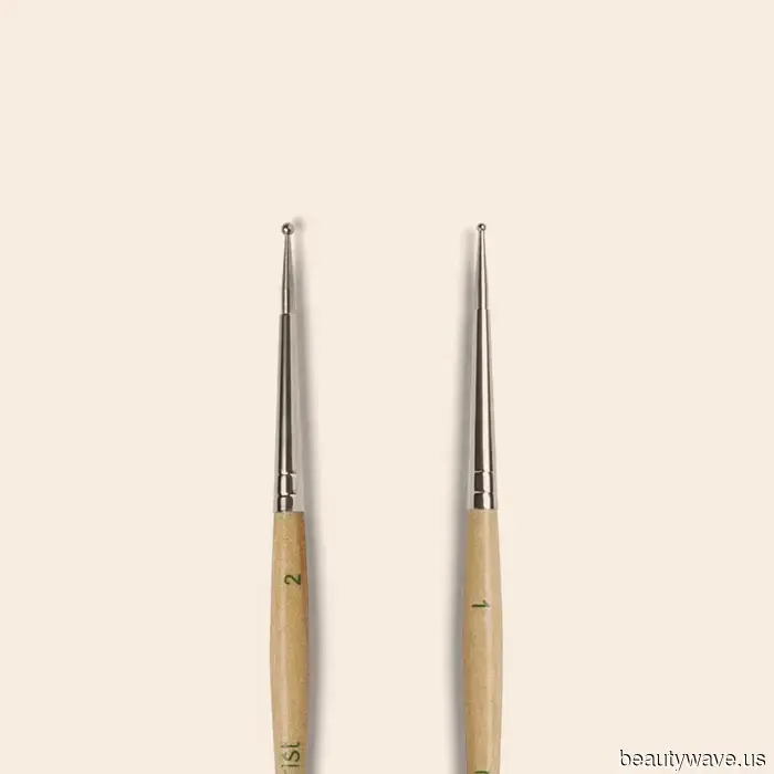 Темные маникюры всегда выглядят стильно&mdash;9 дизайнов ногтей, которые я буду копировать в этом сезоне