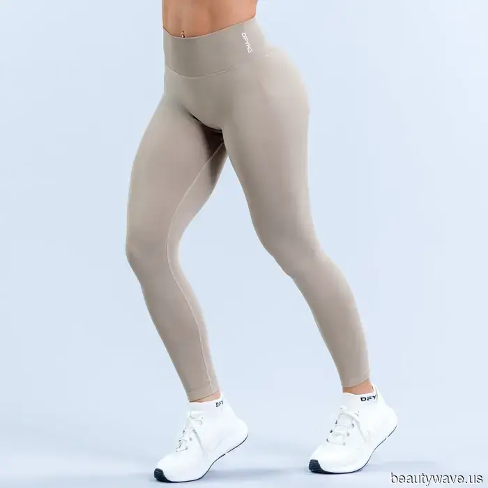 Apologies, but Black and Brown Leggings—Fashion Insiders Will Be Exercising in This Popular Color Combination in 2026.