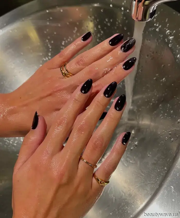 It's Official: This Is the Most Stylish Way to Sport Short Nails.