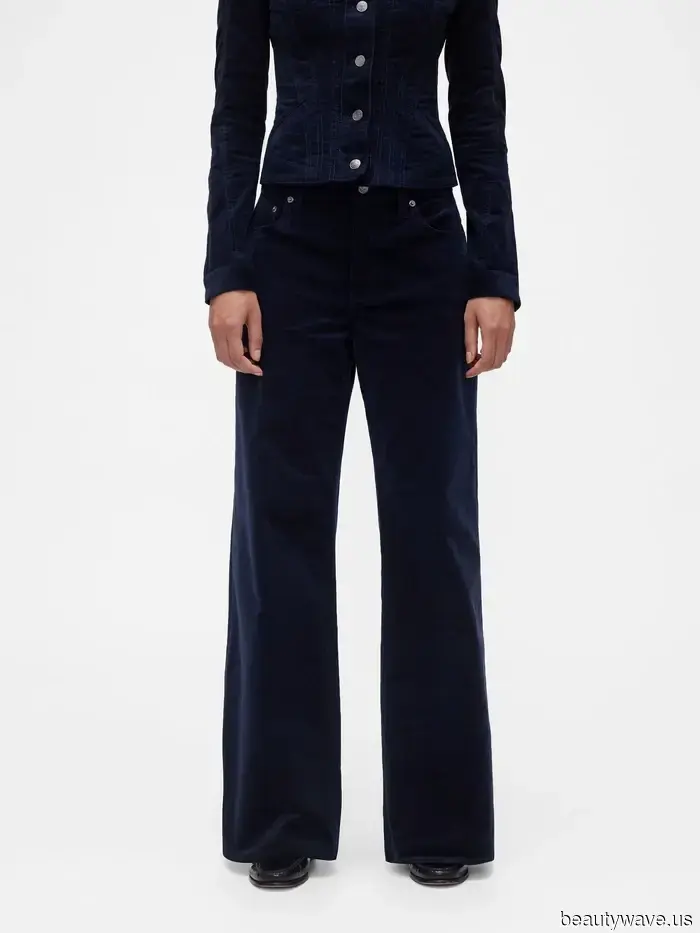 I just tried on GapStudio's Winter 2025 Collection—four outfits that made me feel like a '90s model.