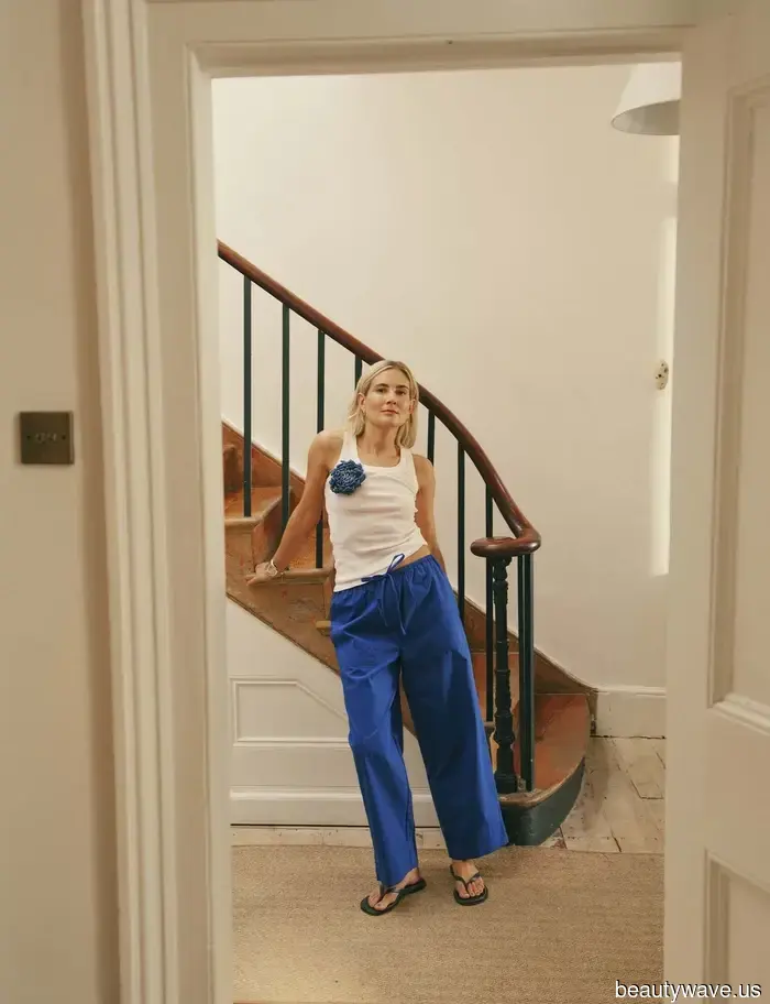 Not Linen, Not Taffeta—Stylish Dressers Are Embracing This Transitional Trouser Trend for Autumn.