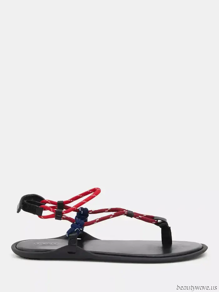 Alexa Chung acaba de descubrir una nueva tendencia en sandalias que hace que las faldas negras "aburridas" se vean muy frescas