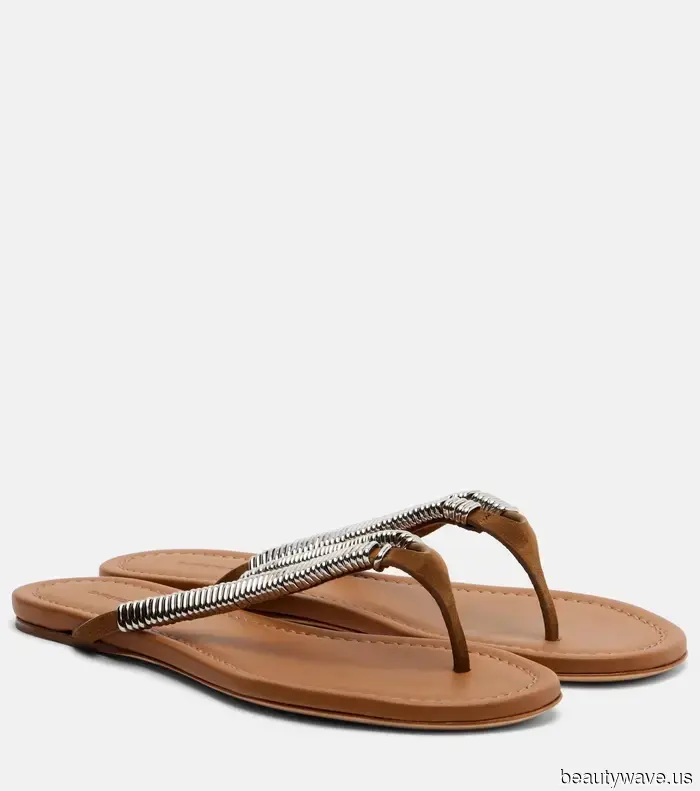 Presenting: The Perfect 10-Piece Summer Travel Wardrobe for 2026