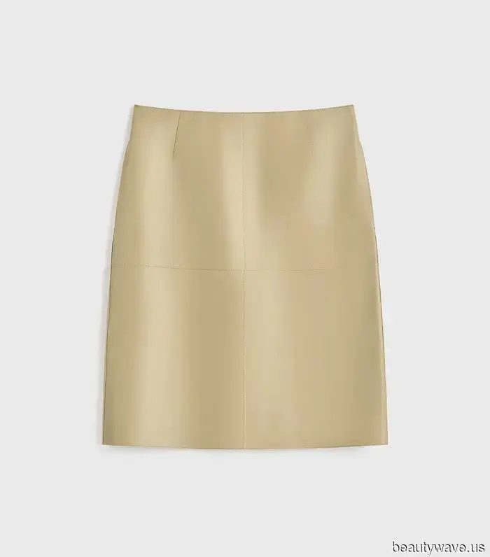 This Is the Skirt Style Editors Consistently Don During Winter Fashion Events.