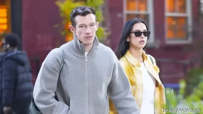 Questo è l'unico trend di outfit del 2025 che conta nei giorni a 60 gradi