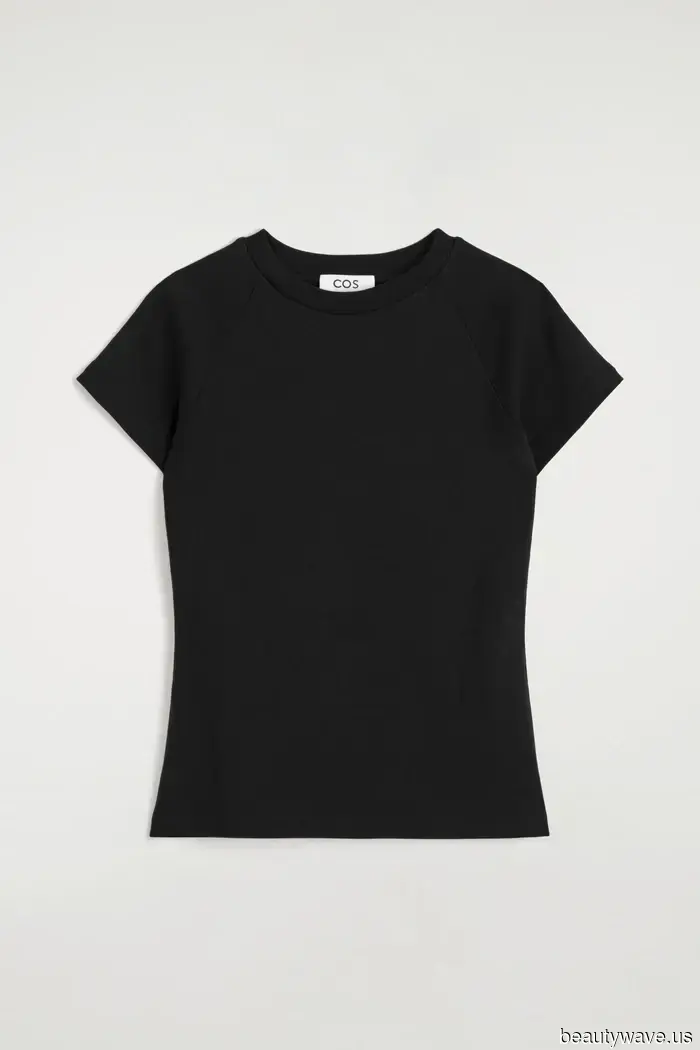 Das Tragen von Cropped-Hosen am Flughafen ist zurück, besonders dieser spezielle Cool-Girl-Trend.
