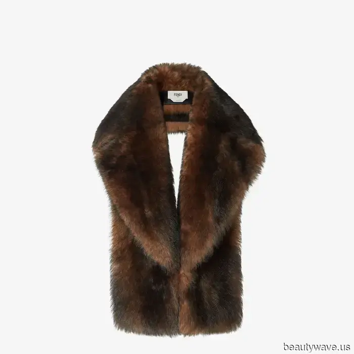 The Strategy NYC Fashion Enthusiasts Are Employing to Elevate "Plain" Jeans-and-Tee Ensembles for a Stylish Fall Look