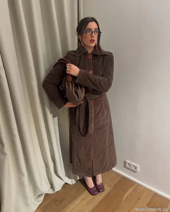 Klicken Sie hier für den Beweis, dass diese raffinierte Schuhfarbe sowohl zu Jeans als auch zu Kleidern passt.