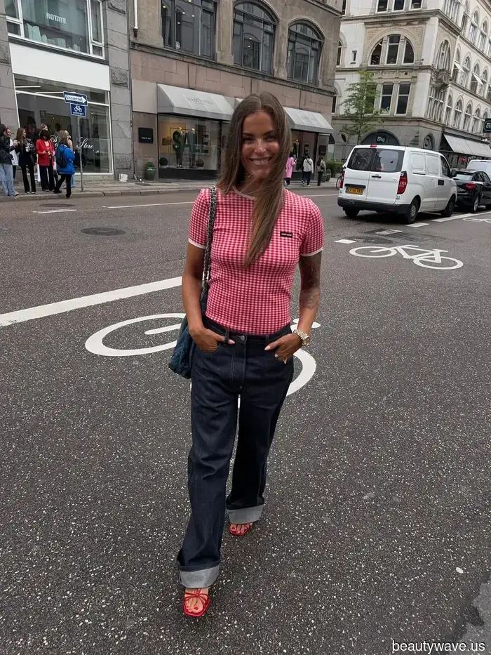 Meglio dei jeans skinny, a gamba larga o vintage: Queste 3 tendenze in denim sono garantite per rendere ogni outfit autunnale un 10/10