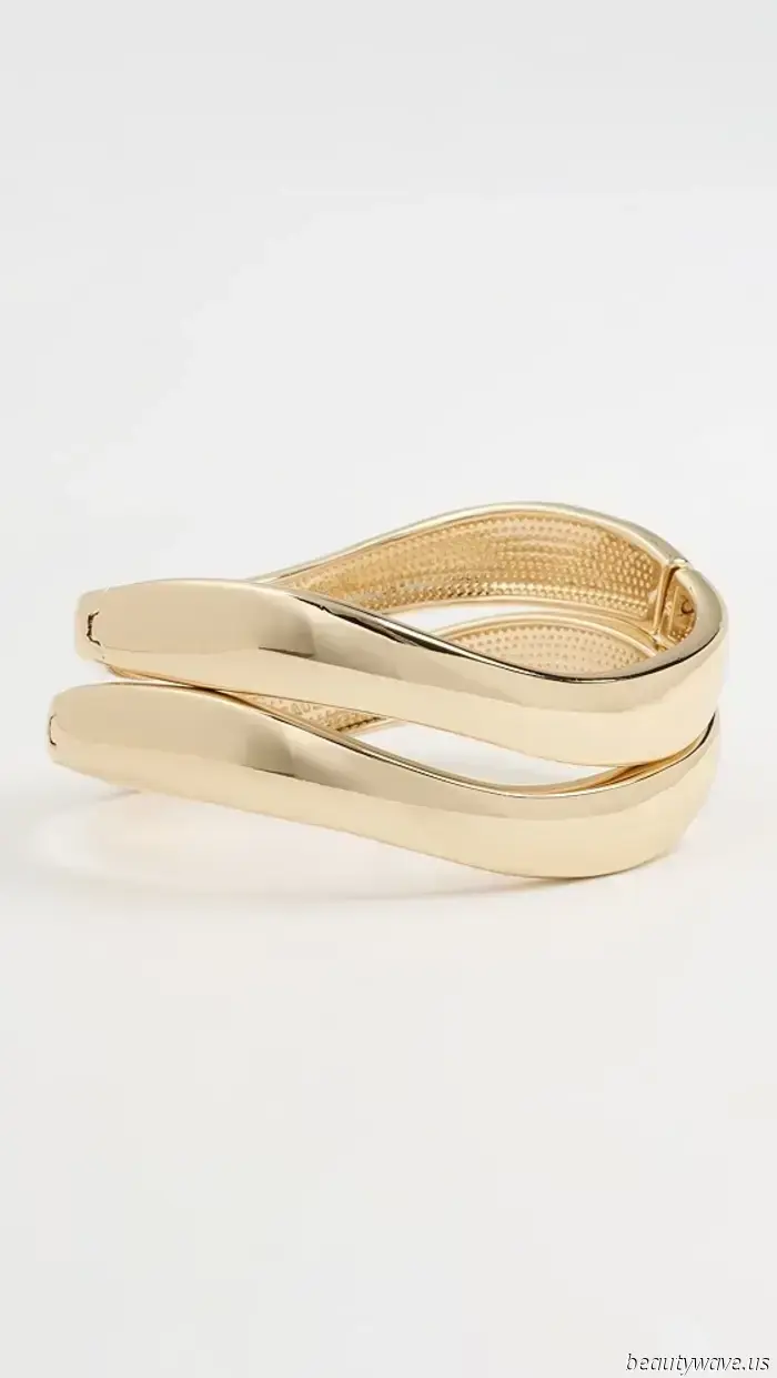 Everyone with good taste is sporting this accessory that costs under $10.