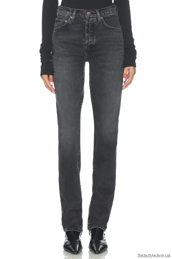 Indeed, high-rise jeans are making a comeback—pair them with these shoes to stay stylish and avoid looking outdated.