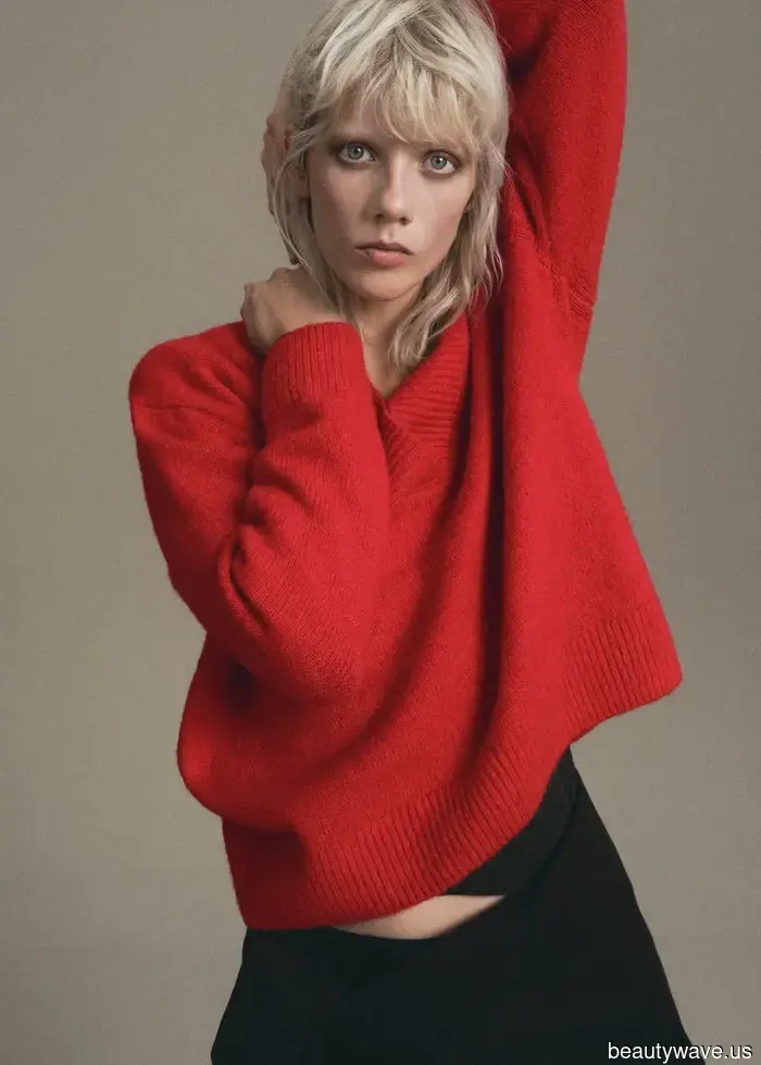 Ich weiß, dass du stilvoll bist, wenn du gerade Strickwaren in dieser schicken Farbe trägst, anstatt in Schwarz oder Braun.