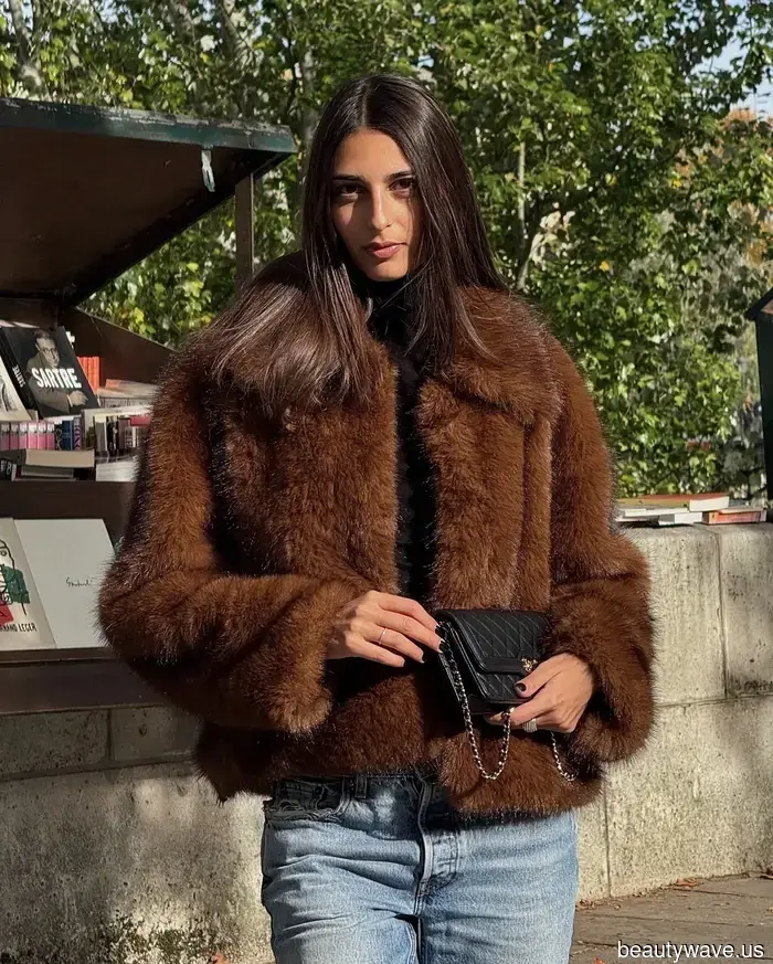 The Stylish Trend French Women Are Sporting With Their Jeans Through Spring