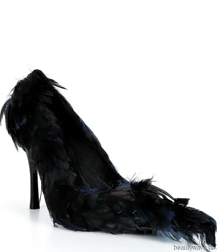 Los zapatos vintage John Galliano de Gabbriette después de la boda pertenecen a la Met Gala 2027.