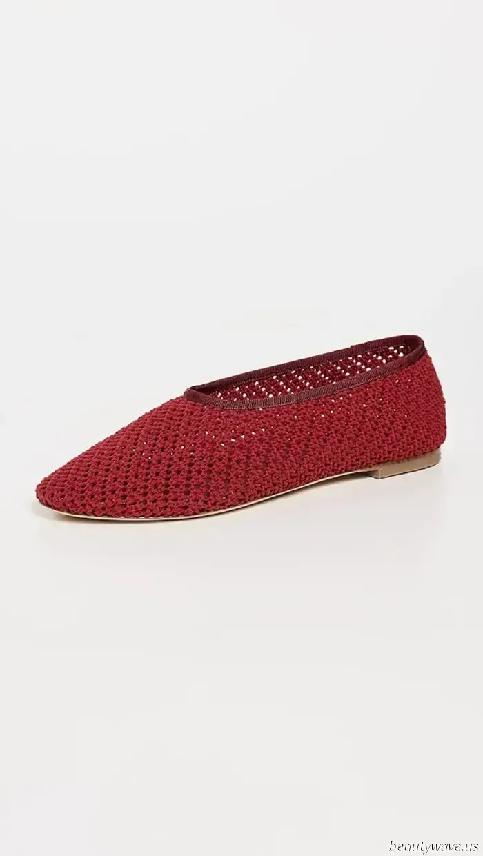 This is the color of ballet flats that fashion enthusiasts will purchase for the rest of 2025.