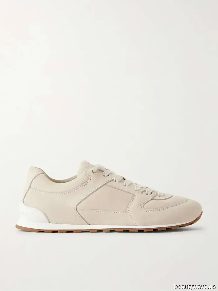 Forget about trendy sneakers—this classic style pairs elegantly with every kind of jeans.