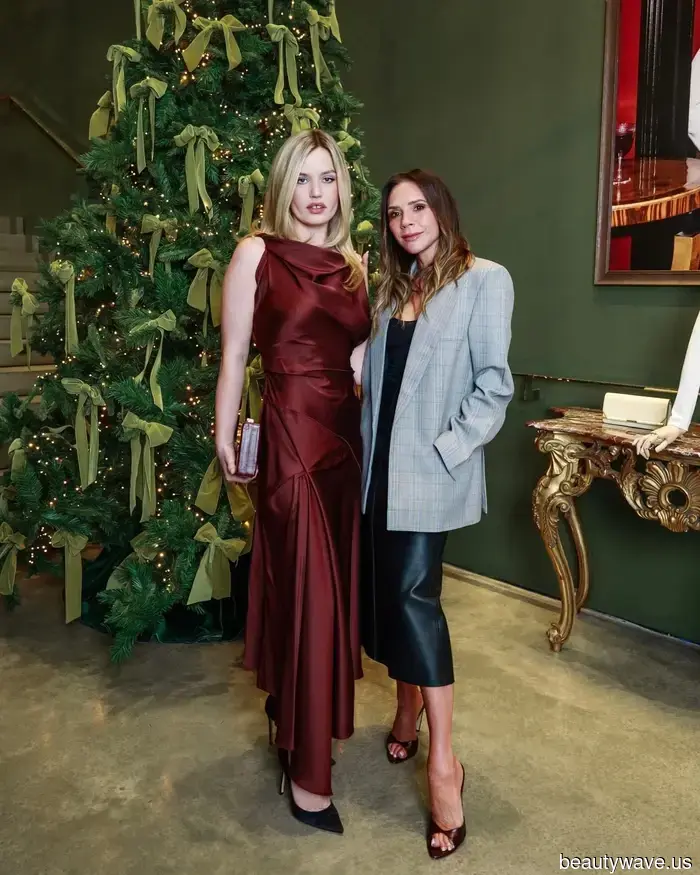 Больше "моды", чем черного, Виктория Бекхэм и Марго Робби носят этот другой цвет обуви с джинсами...